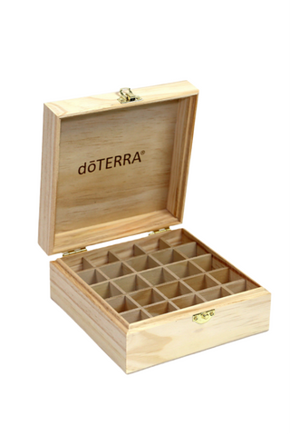 dōTERRA Holzschachtel mat gravéiertem Logo